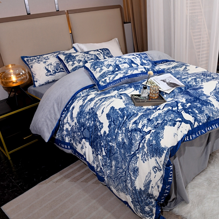 91家纺网 家纺一手货源 找家纺 爵仕 2023新款秋冬牛奶绒数码印花四件套保暖 宝蓝