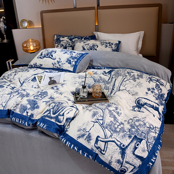 91家纺网 家纺一手货源 找家纺 爵仕 2023新款秋冬牛奶绒数码印花四件套保暖 简约蓝