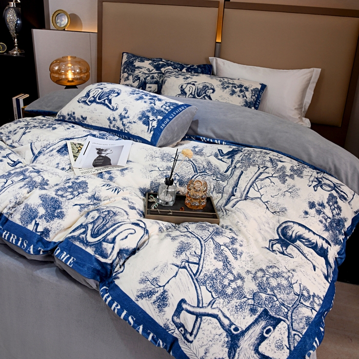 91家纺网 家纺一手货源 找家纺 爵仕 2023新款秋冬牛奶绒数码印花四件套保暖 简约蓝