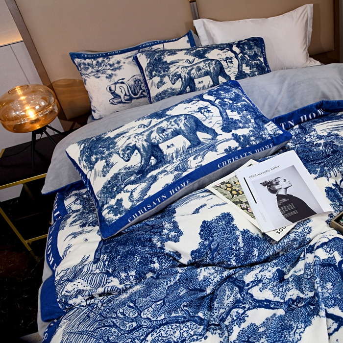 91家纺网 家纺一手货源 找家纺 爵仕 2023新款秋冬牛奶绒数码印花四件套保暖 宝蓝