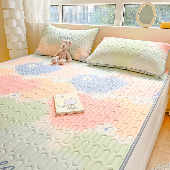 91家纺网 家纺一手货源 找家纺 2023新款乳胶凉席 彩色爱心