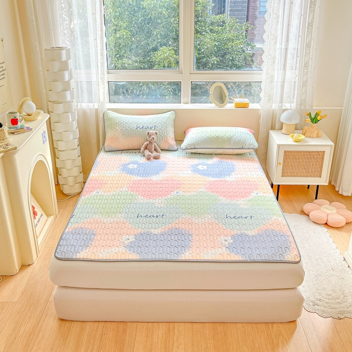 91家纺网 家纺一手货源 找家纺 2023新款乳胶凉席 彩色爱心