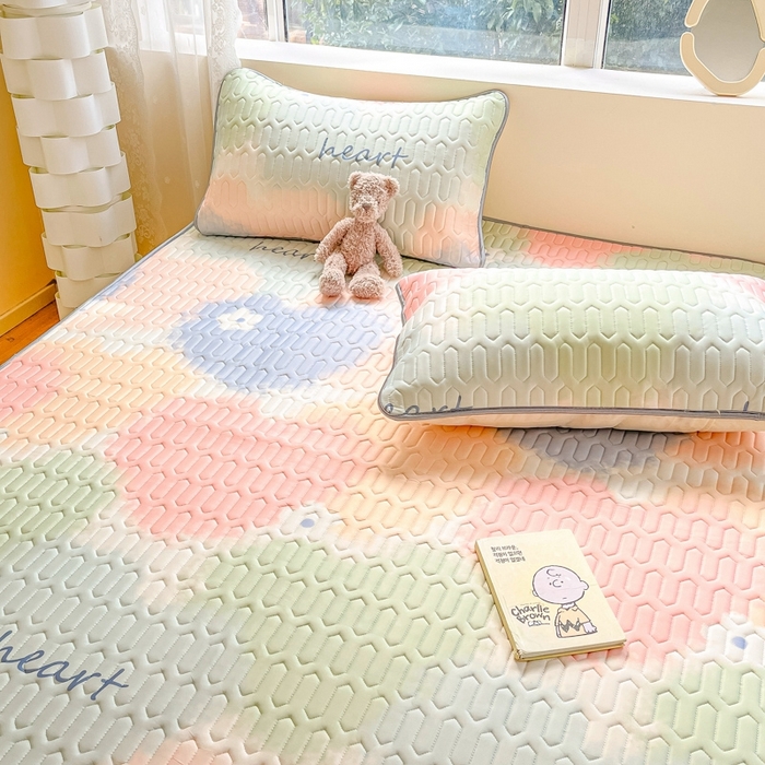 91家纺网 家纺一手货源 找家纺 2023新款乳胶凉席 彩色爱心