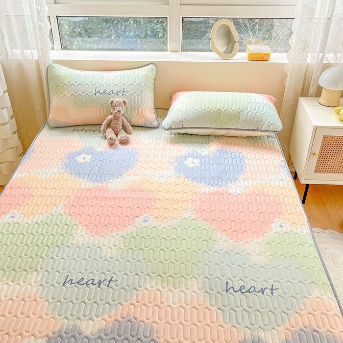 91家纺网 家纺一手货源 找家纺 2023新款乳胶凉席 彩色爱心