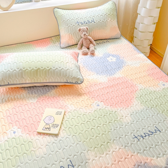 91家纺网 家纺一手货源 找家纺 2023新款乳胶凉席 彩色爱心