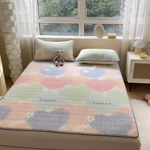 91家纺网 家纺一手货源 找家纺 2023新款乳胶凉席 彩色爱心