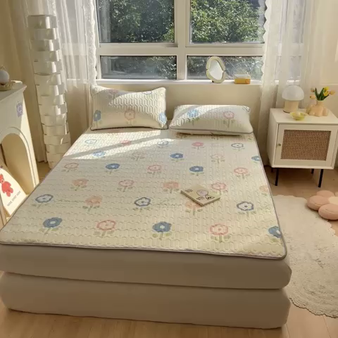 91家纺网 家纺一手货源 找家纺 2023新款乳胶凉席 彩花朵朵