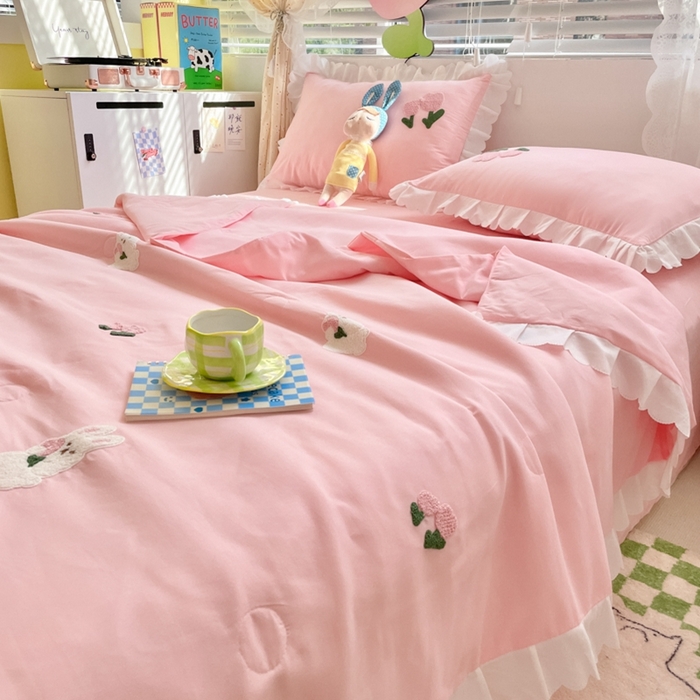 91家纺网 家纺一手货源 找家纺 2023新款夏被四件套 花花白兔-粉