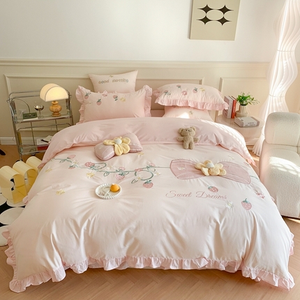 91家纺网 家纺一手货源 找家纺 （总）曼布缇 2025新款A类60s全棉水洗棉绣花四件套-草莓