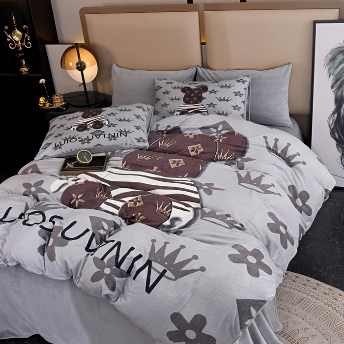 91家纺网 家纺一手货源 找家纺 爵仕 2023新款暴力熊系列牛奶绒四件套 皇冠灰