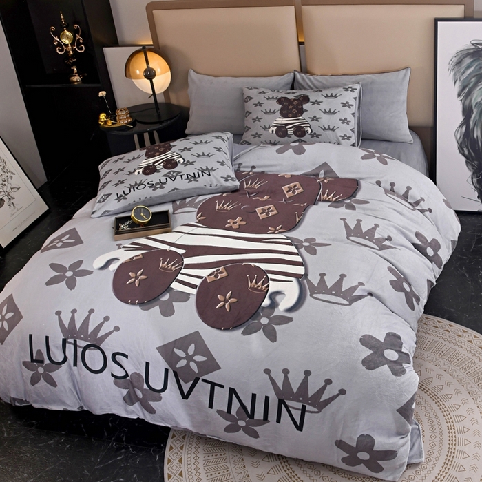 91家纺网 家纺一手货源 找家纺 爵仕 2023新款暴力熊系列牛奶绒四件套 皇冠灰