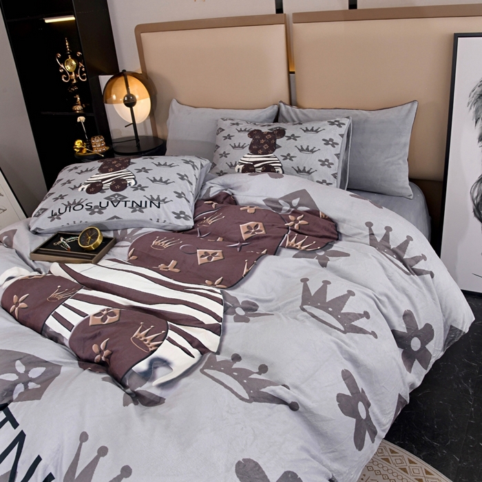 91家纺网 家纺一手货源 找家纺 爵仕 2023新款暴力熊系列牛奶绒四件套 皇冠灰