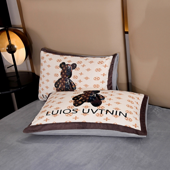 91家纺网 家纺一手货源 找家纺 爵仕 2023新款暴力熊系列牛奶绒四件套 机械咖