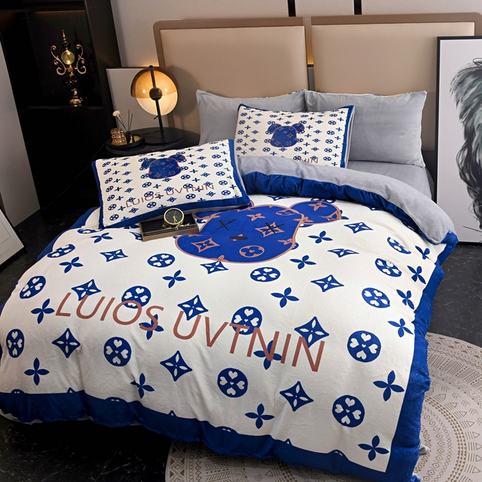 91家纺网 家纺一手货源 找家纺 爵仕 2023新款暴力熊系列牛奶绒四件套 克莱因蓝