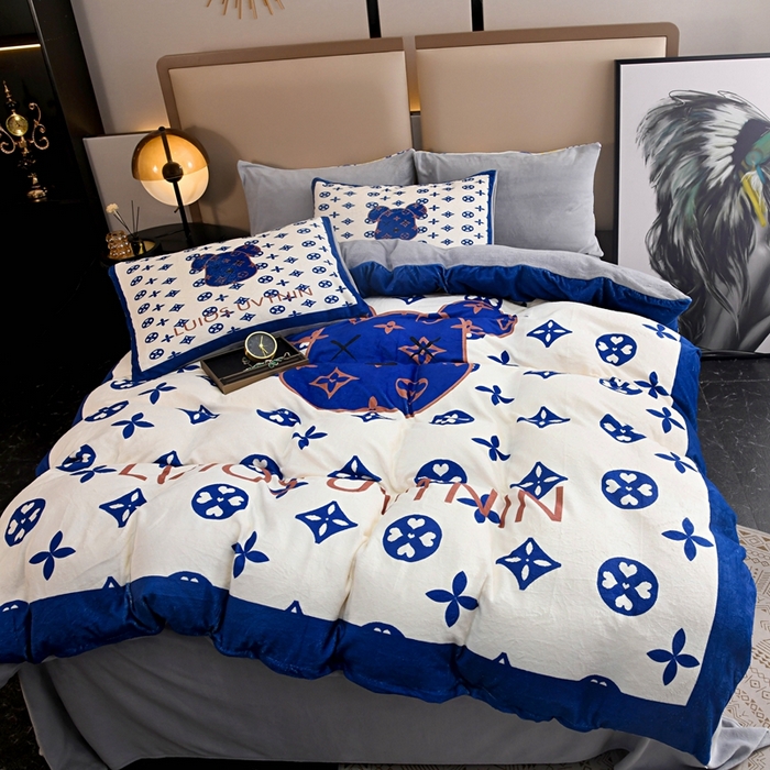 91家纺网 家纺一手货源 找家纺 爵仕 2023新款暴力熊系列牛奶绒四件套 克莱因蓝