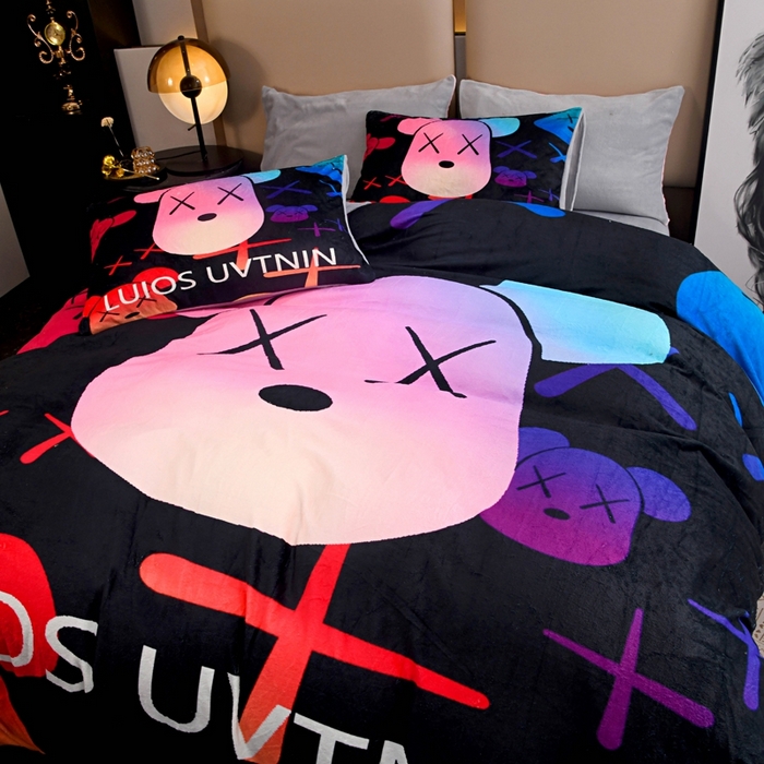 91家纺网 家纺一手货源 找家纺 爵仕 2023新款暴力熊系列牛奶绒四件套 酷酷黑