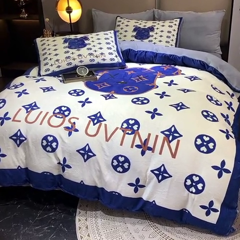 91家纺网 家纺一手货源 找家纺 爵仕 2023新款暴力熊系列牛奶绒四件套 克莱因蓝