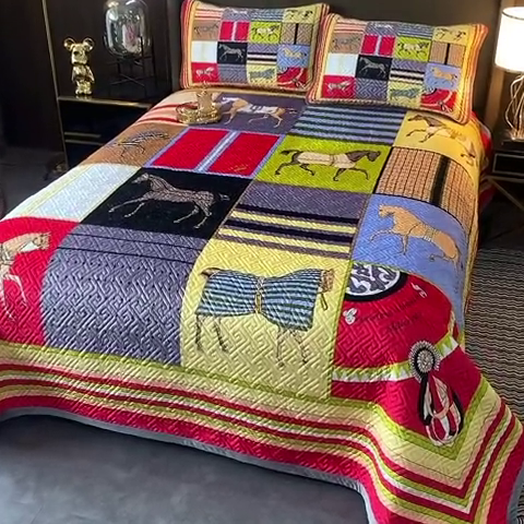 91家纺网 家纺一手货源 找家纺 爵仕家纺 2025新款高端加厚数码印花宝宝绒床盖三件套四季可用 皇室马