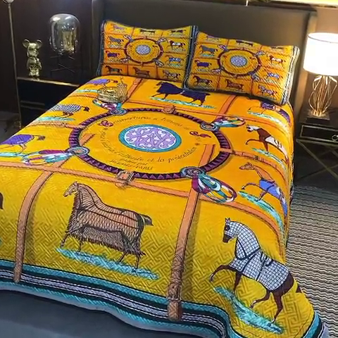 91家纺网 家纺一手货源 找家纺 爵仕家纺 2025新款高端加厚数码印花宝宝绒床盖三件套四季可用 十骏马