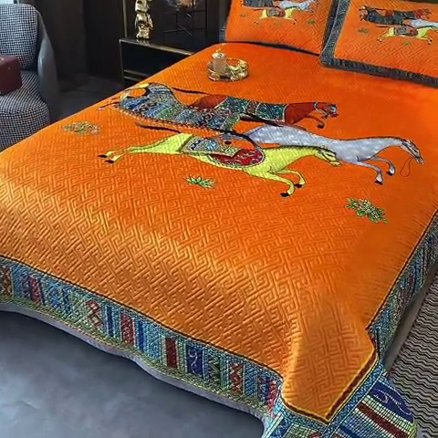 91家纺网 家纺一手货源 找家纺 爵仕家纺 2025新款高端加厚数码印花宝宝绒床盖三件套四季可用 群马黄