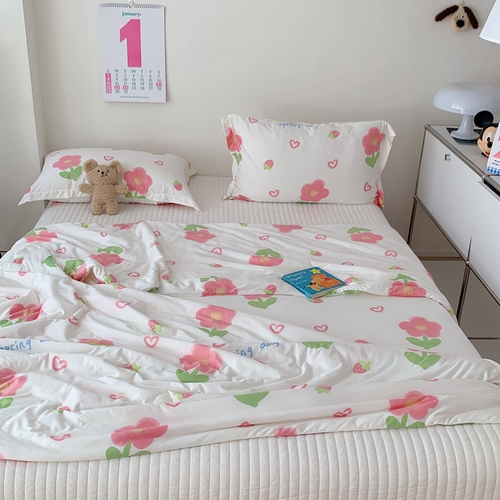 91家纺网 家纺一手货源 找家纺 顾里 2023新款牛奶针织棉夏被 韩国小花