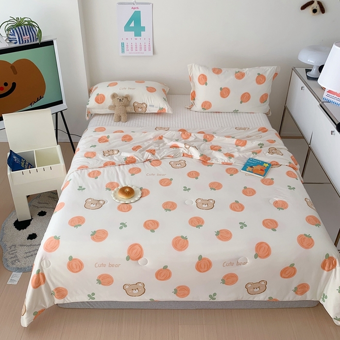 91家纺网 家纺一手货源 找家纺 顾里 2023新款牛奶针织棉夏被 桔子小熊