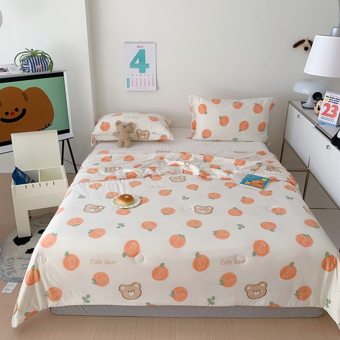 91家纺网 家纺一手货源 找家纺 顾里 2023新款牛奶针织棉夏被 桔子小熊