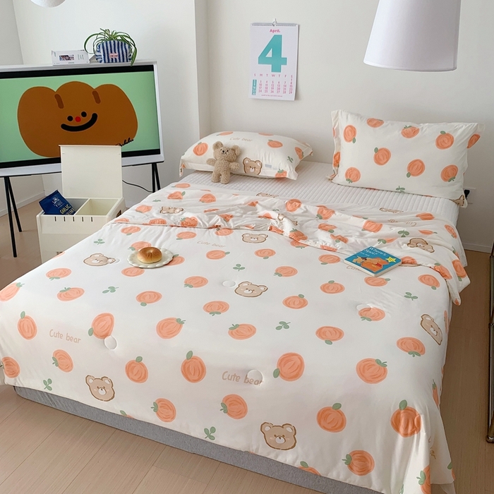 91家纺网 家纺一手货源 找家纺 顾里 2023新款牛奶针织棉夏被 桔子小熊