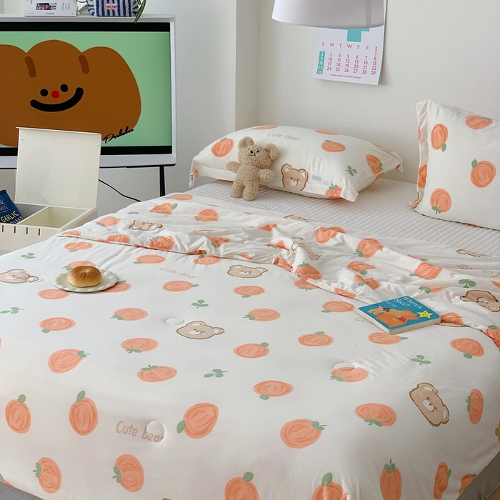 91家纺网 家纺一手货源 找家纺 顾里 2023新款牛奶针织棉夏被 桔子小熊