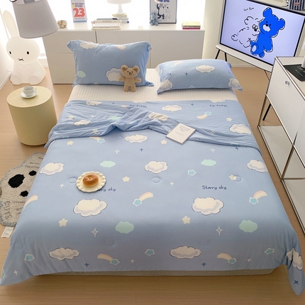 91家纺网 家纺一手货源 找家纺 顾里 2023新款牛奶针织棉夏被 彩虹云朵