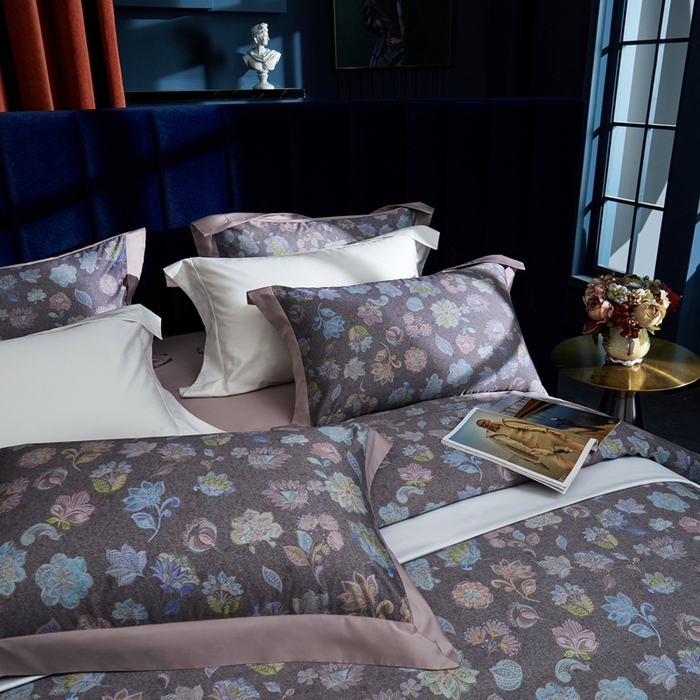 91家纺网 家纺一手货源 找家纺 缔缦  2023新款100s长绒棉数码印花拼角款四件套系列-斯佩罗 斯佩罗 紫灰