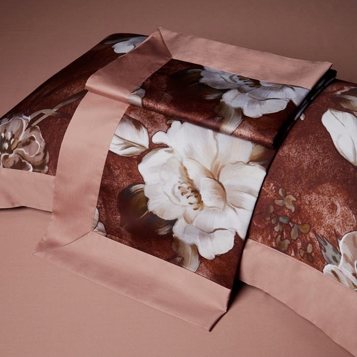 91家纺网 家纺一手货源 找家纺 缔缦  2023新款100s长绒棉数码印花拼角款四件套系列-伊鲁特花园 伊鲁特花园 胭脂红