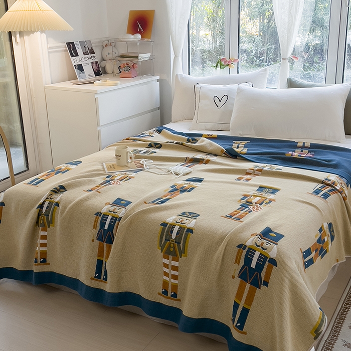 91家纺网 家纺一手货源 找家纺 棠薇四层全棉宽边一体纱布盖毯夏被夏凉被空调被床单床盖 皇家卫兵