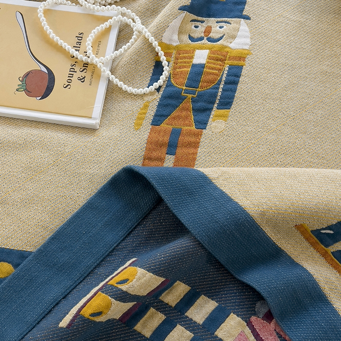 91家纺网 家纺一手货源 找家纺 棠薇四层全棉宽边一体纱布盖毯夏被夏凉被空调被床单床盖 皇家卫兵