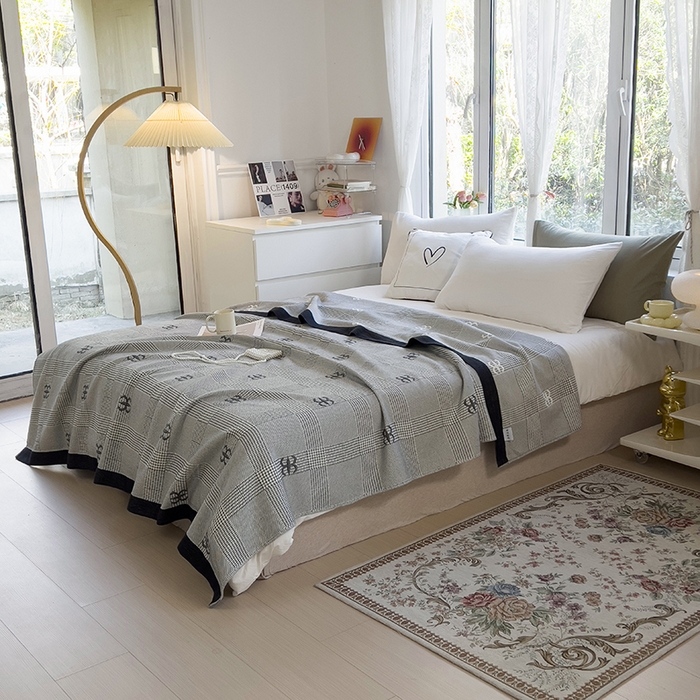 91家纺网 家纺一手货源 找家纺 棠薇四层全棉宽边一体纱布盖毯夏被夏凉被空调被床单床盖 香风格调