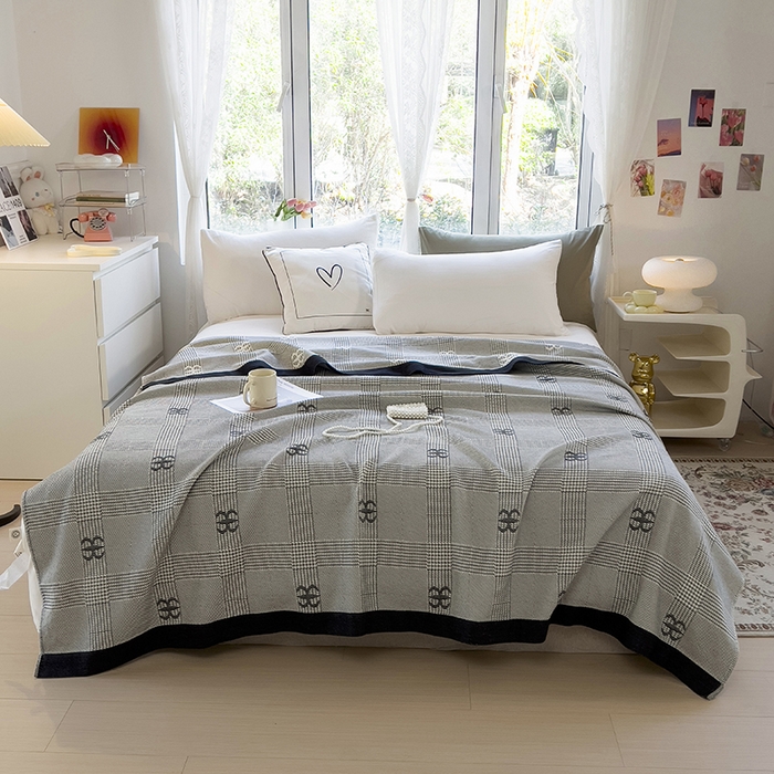 91家纺网 家纺一手货源 找家纺 棠薇四层全棉宽边一体纱布盖毯夏被夏凉被空调被床单床盖 香风格调