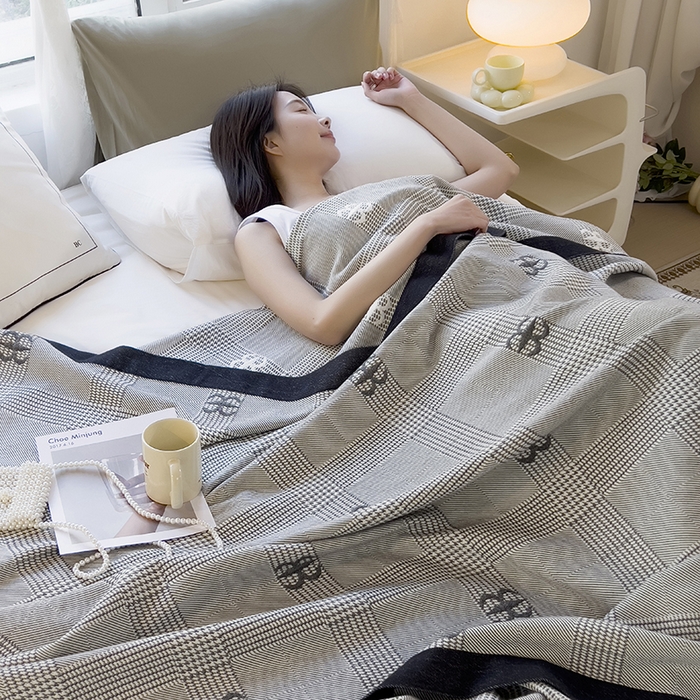 91家纺网 家纺一手货源 找家纺 棠薇四层全棉宽边一体纱布盖毯夏被夏凉被空调被床单床盖 香风格调