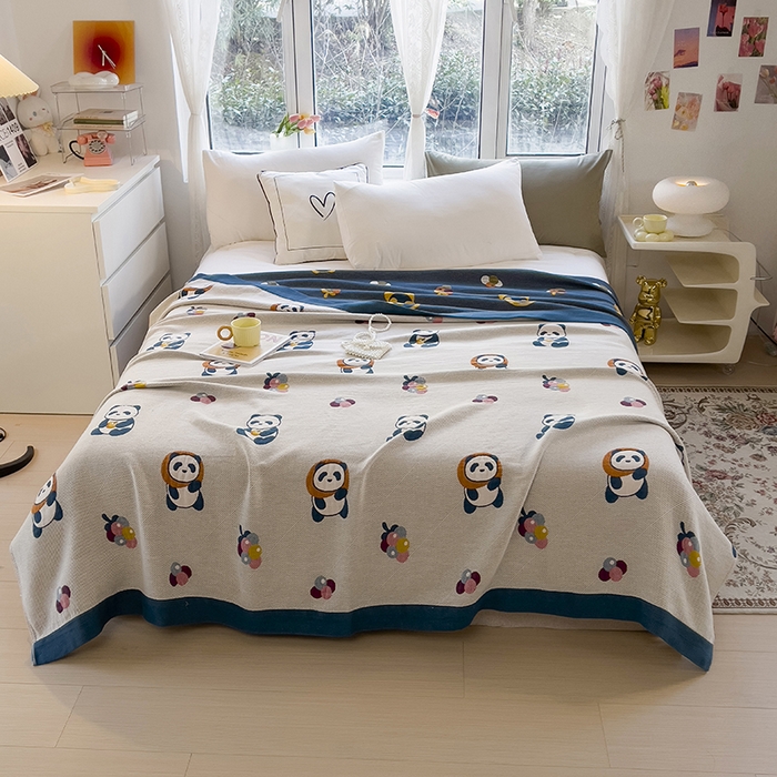91家纺网 家纺一手货源 找家纺 棠薇四层全棉宽边一体纱布盖毯夏被夏凉被空调被床单床盖 熊猫