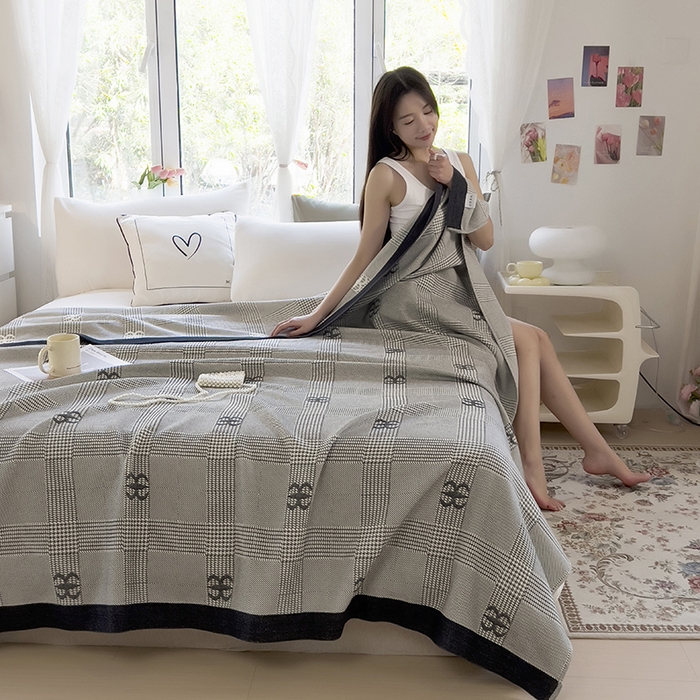 91家纺网 家纺一手货源 找家纺 棠薇四层全棉宽边一体纱布盖毯夏被夏凉被空调被床单床盖 香风格调