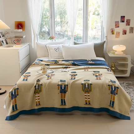 91家纺网 家纺一手货源 找家纺 棠薇四层全棉宽边一体纱布盖毯夏被夏凉被空调被床单床盖 皇家卫兵