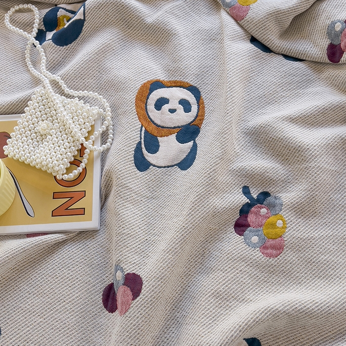 91家纺网 家纺一手货源 找家纺 棠薇四层全棉宽边一体纱布盖毯夏被夏凉被空调被床单床盖 熊猫