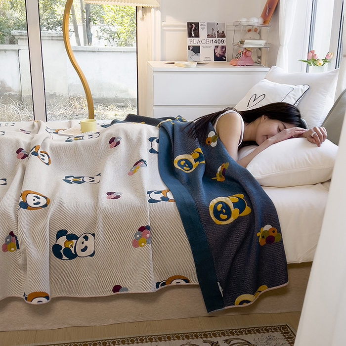 91家纺网 家纺一手货源 找家纺 棠薇四层全棉宽边一体纱布盖毯夏被夏凉被空调被床单床盖 熊猫