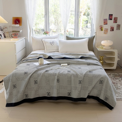 91家纺网 家纺一手货源 找家纺 棠薇四层全棉宽边一体纱布盖毯夏被夏凉被空调被床单床盖 香风格调