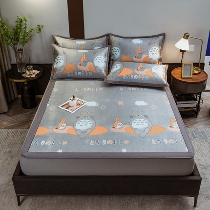 91家纺网 家纺一手货源 找家纺 全季家居 2023新款900D高精密三色纬提花冰丝凉席床笠款龙小猫-黄