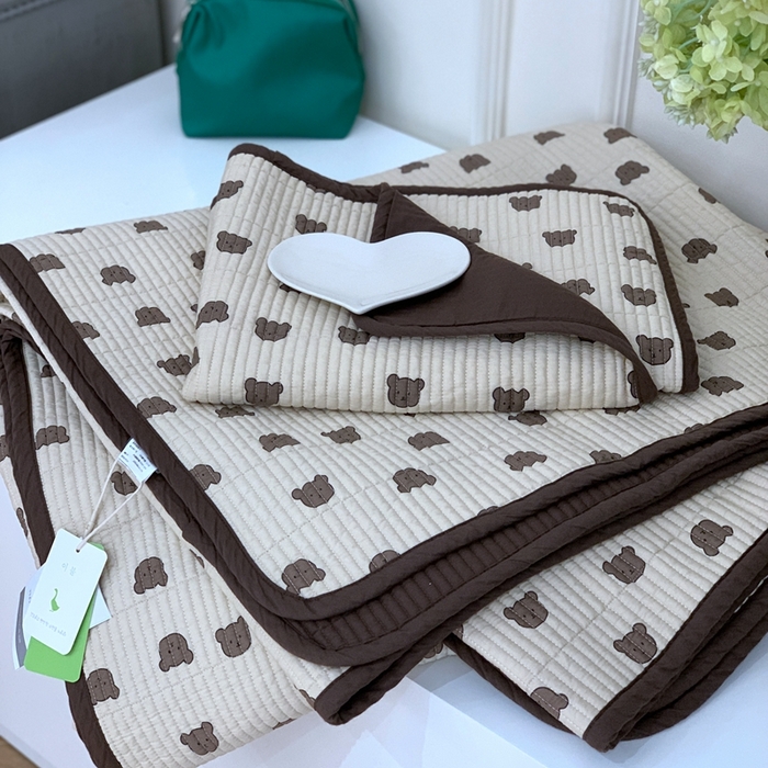 91家纺网 家纺一手货源 找家纺 汇庭2023新款大鹅水洗棉220*240床盖三件套 朵朵熊庄园