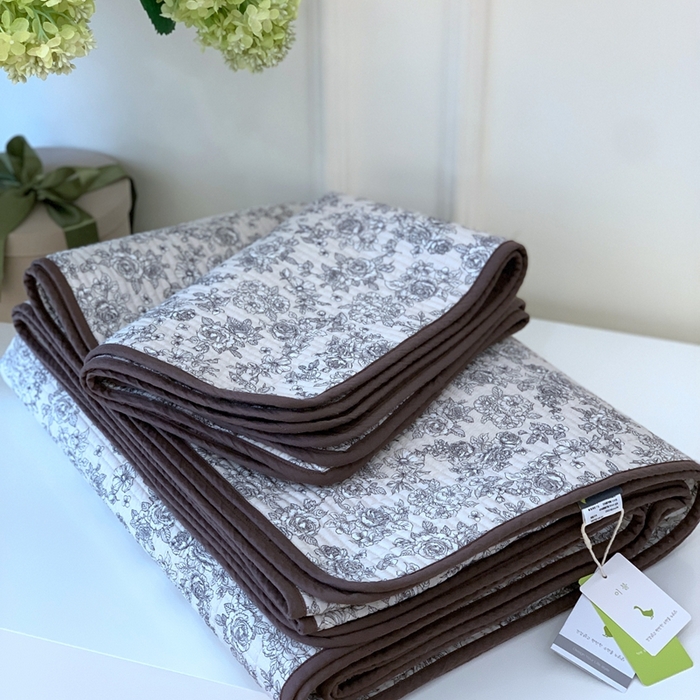 91家纺网 家纺一手货源 找家纺 汇庭2023新款大鹅水洗棉220*240床盖三件套 莉莉安