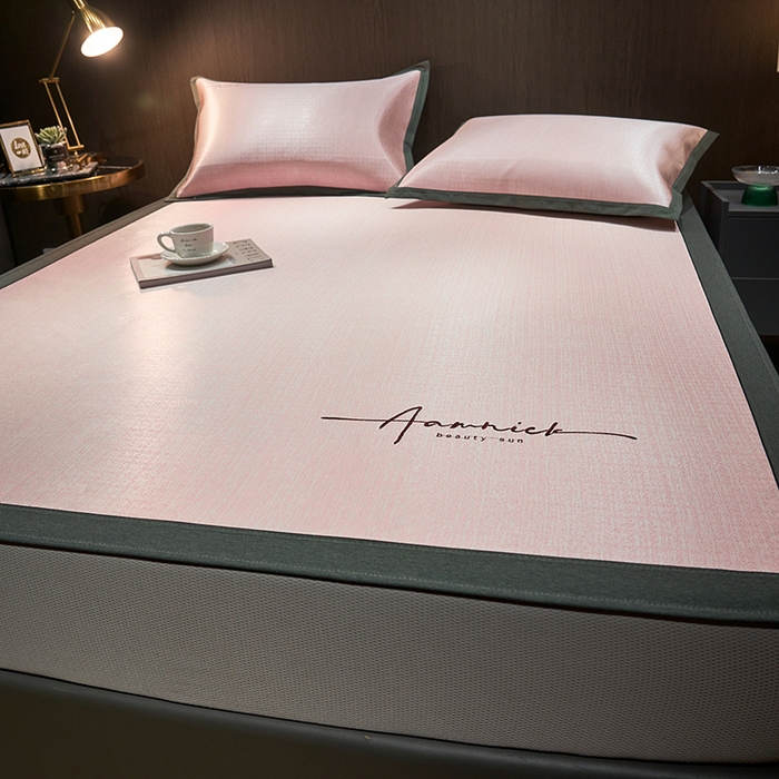 91家纺网 家纺一手货源 找家纺 （总）全季家居 2023新款纯色英文刺绣肌理纹冰丝凉席