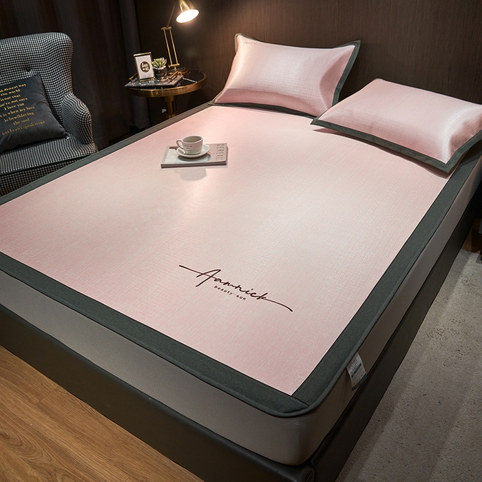 91家纺网 家纺一手货源 找家纺 （总）全季家居 2023新款纯色英文刺绣肌理纹冰丝凉席