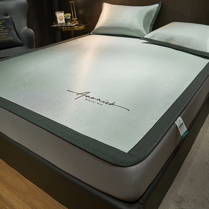 91家纺网 家纺一手货源 找家纺 全季家居 2023新款纯色英文刺绣肌理纹冰丝凉席 魔法绿