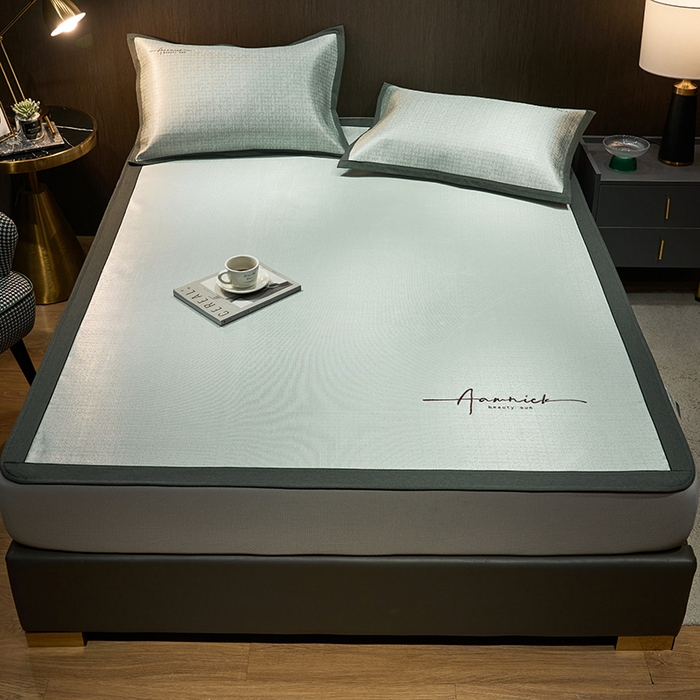 91家纺网 家纺一手货源 找家纺 全季家居 2023新款纯色英文刺绣肌理纹冰丝凉席 魔法绿